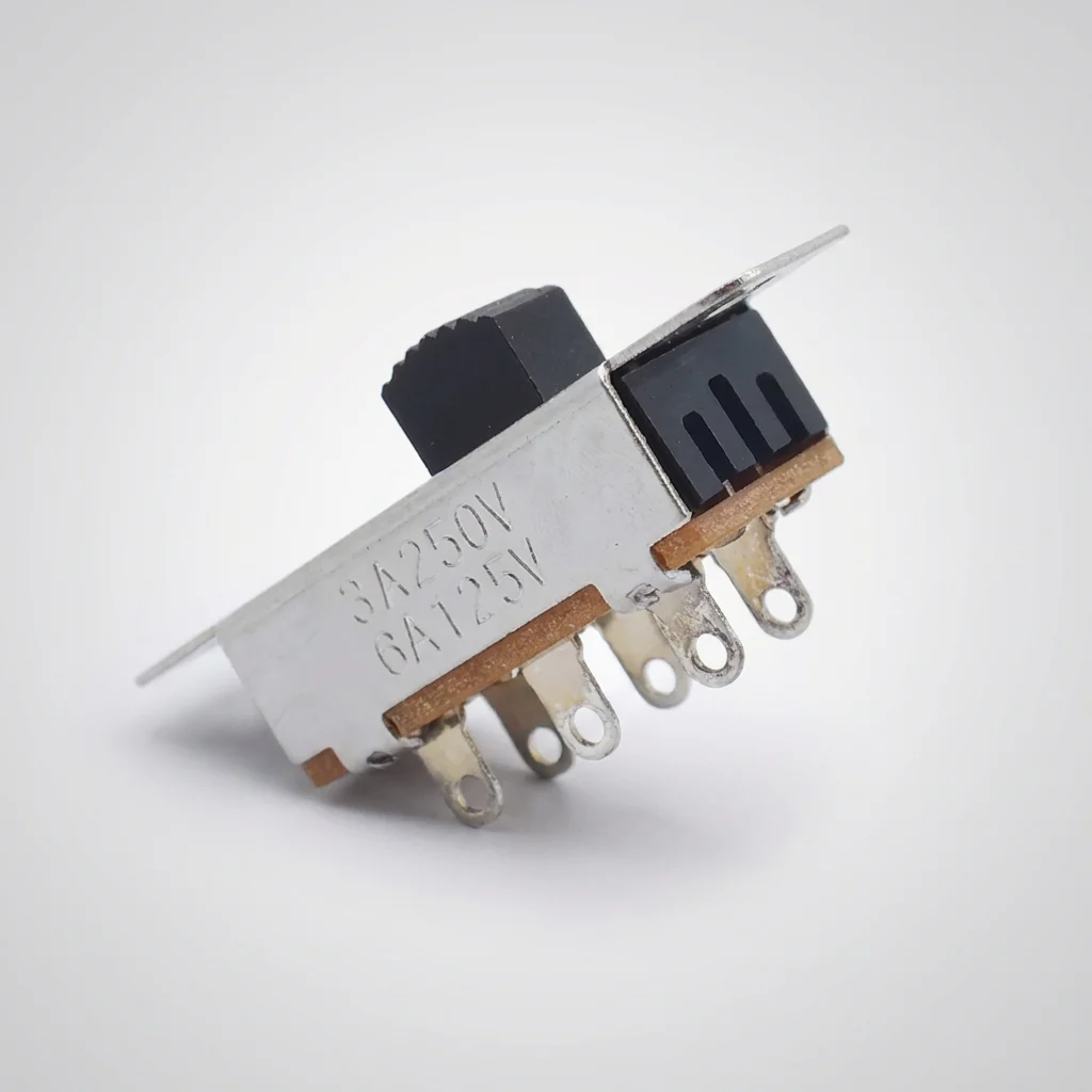 SS23F19 2A 125 V AC vertical rotor switch, 6-pin, DP3T, mating terminal