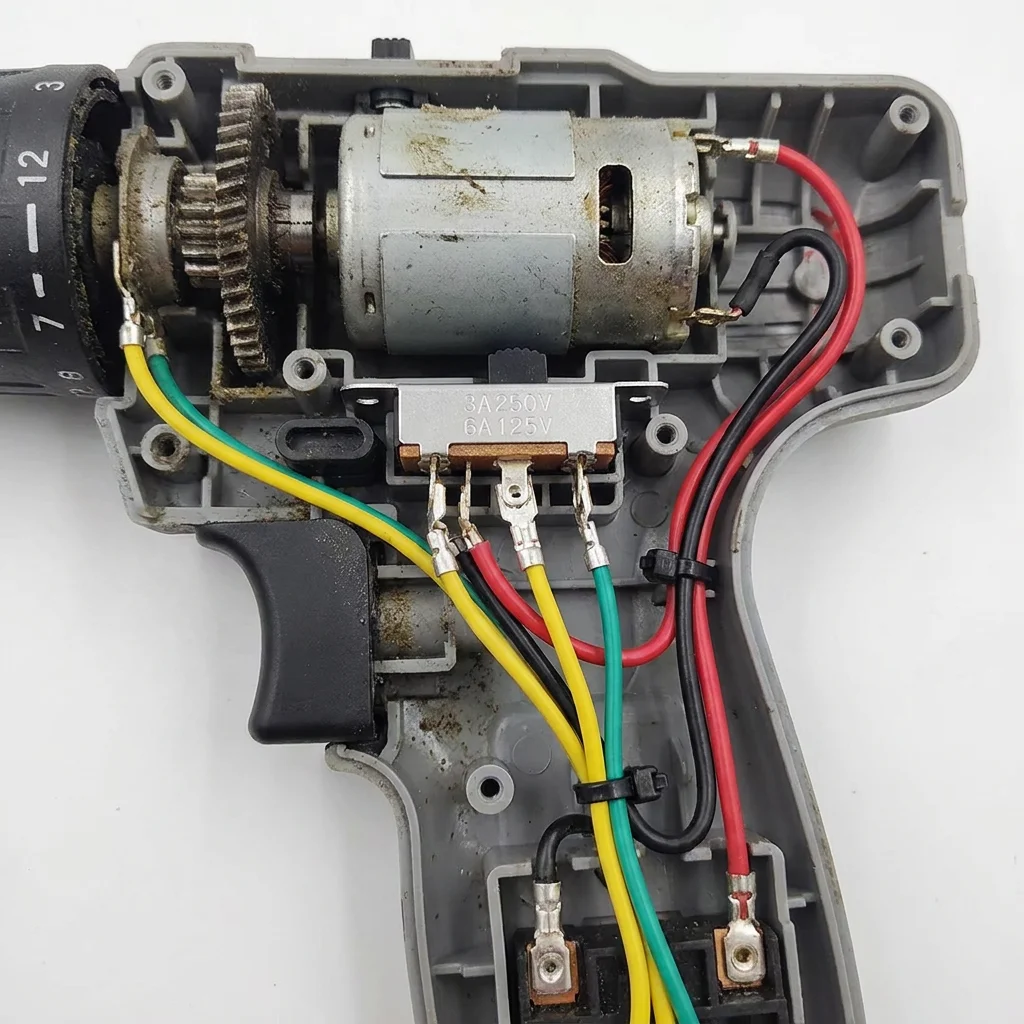 SS23F19 2A 125 V AC vertical rotor switch, 6-pin, DP3T, mating terminal