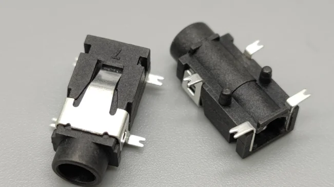 4-pin Micro 3.5 mm SMT DIP audio adapter, nylon package, headphone jack, microphone and optical cable.
